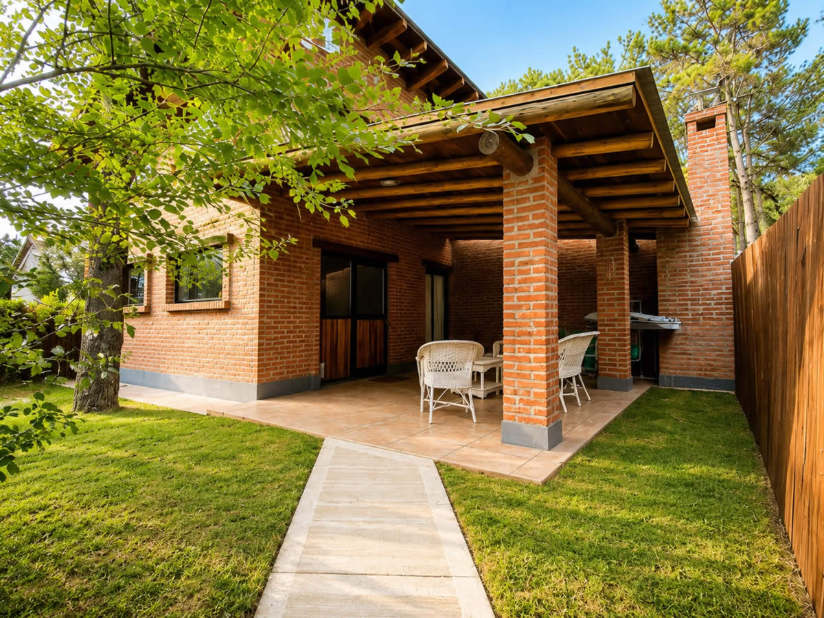 Casa de 1 dormitorio y 1 baño (2 plantas)